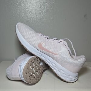 Nike Women's Soft Pink Athletic Shoes